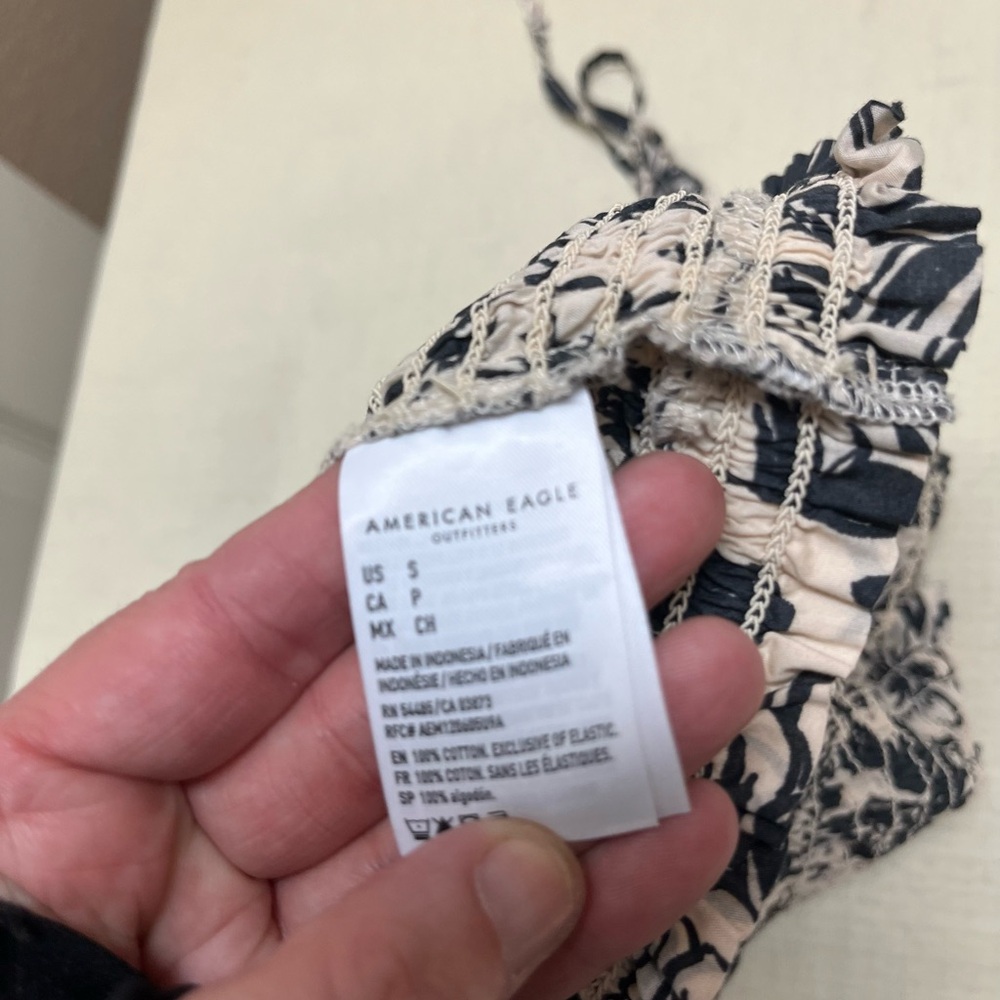 American Eagle black/white floral smocked crop top & skirt set - Picture 7 of 14